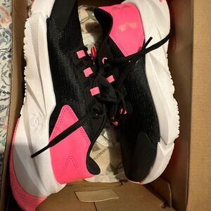 Youth 5 girls, Ynder Armour, never worn, NWT